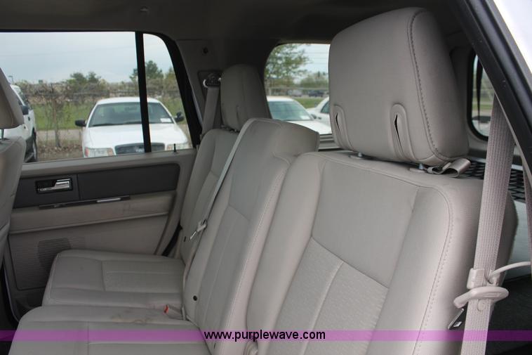image for item D8220 2007 Ford Expedition XLT SUV