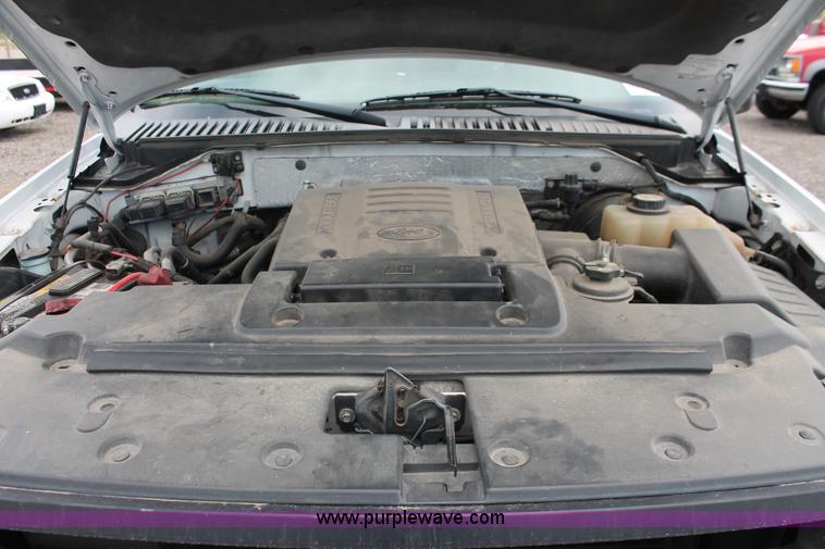 image for item D8220 2007 Ford Expedition XLT SUV