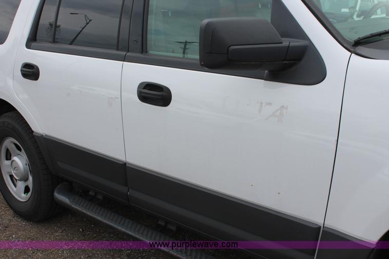 image for item D8220 2007 Ford Expedition XLT SUV