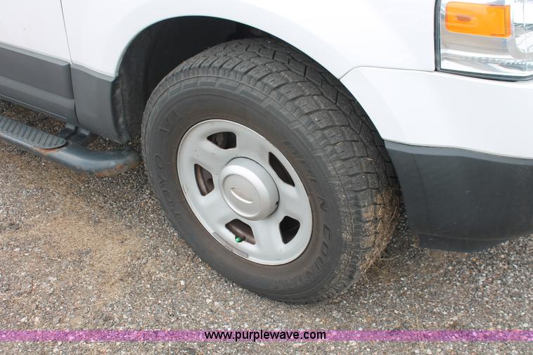image for item D8220 2007 Ford Expedition XLT SUV