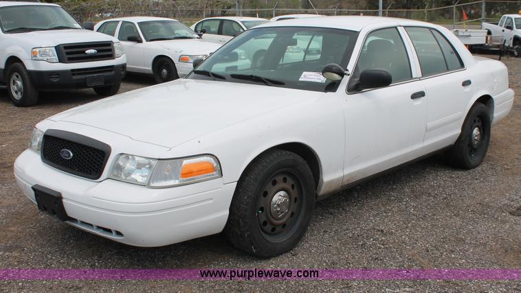 image for item D8221 2006 Ford Crown Victoria Police Interceptor