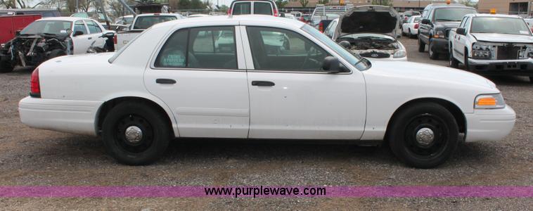 image for item D8221 2006 Ford Crown Victoria Police Interceptor