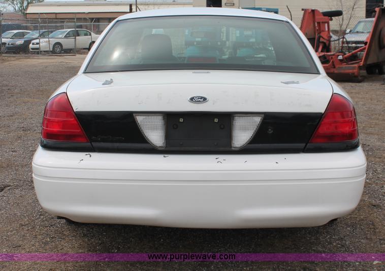 image for item D8221 2006 Ford Crown Victoria Police Interceptor