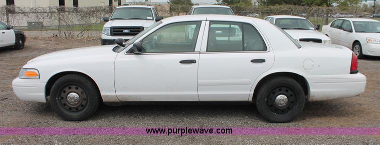 image for item D8221 2006 Ford Crown Victoria Police Interceptor