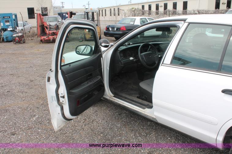 image for item D8221 2006 Ford Crown Victoria Police Interceptor