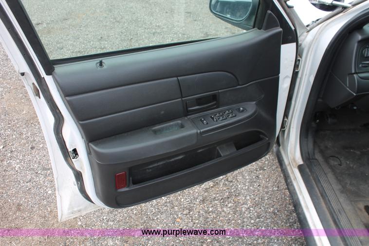 image for item D8221 2006 Ford Crown Victoria Police Interceptor