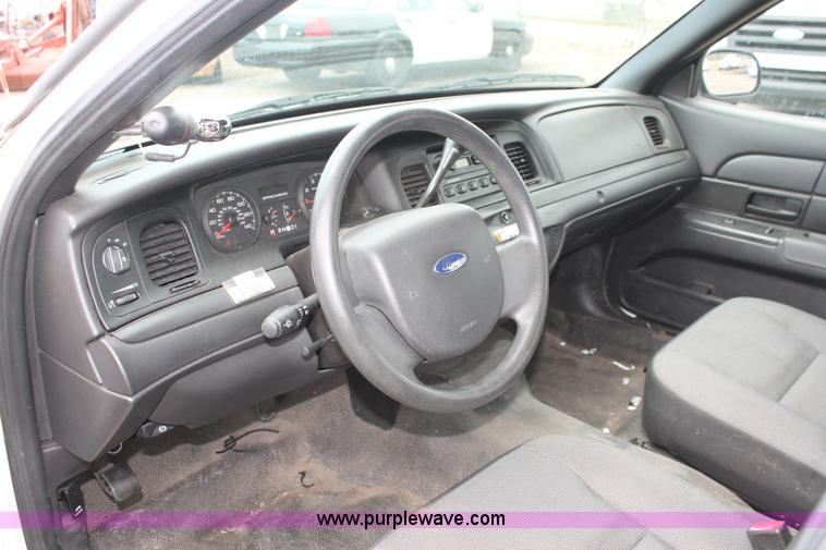 image for item D8221 2006 Ford Crown Victoria Police Interceptor