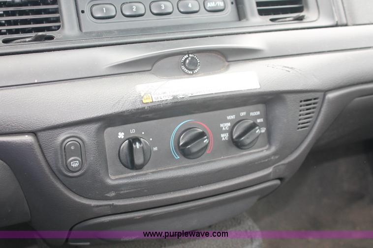 image for item D8221 2006 Ford Crown Victoria Police Interceptor