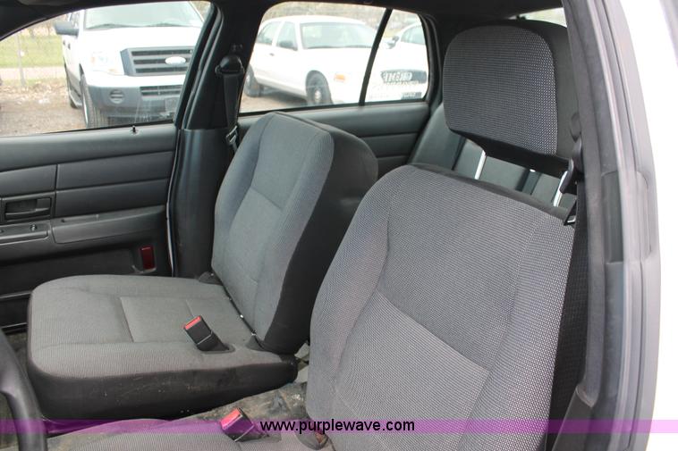image for item D8221 2006 Ford Crown Victoria Police Interceptor