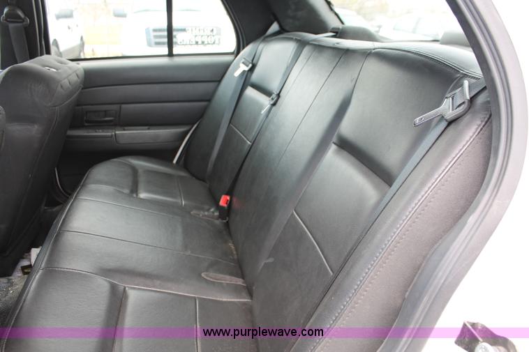 image for item D8221 2006 Ford Crown Victoria Police Interceptor