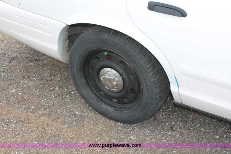 image for item D8221 2006 Ford Crown Victoria Police Interceptor