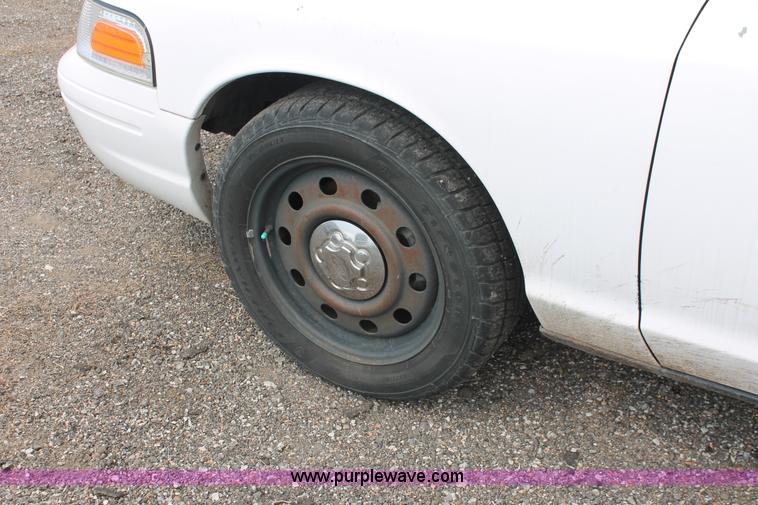 image for item D8221 2006 Ford Crown Victoria Police Interceptor