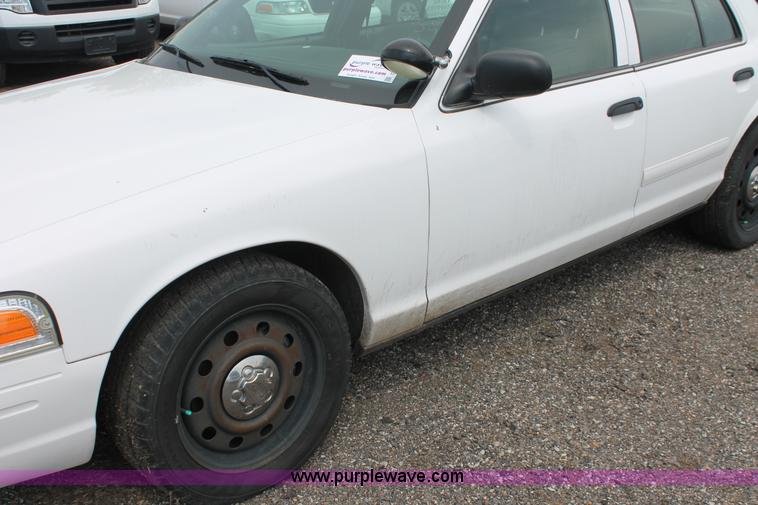 image for item D8221 2006 Ford Crown Victoria Police Interceptor