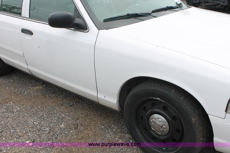 image for item D8221 2006 Ford Crown Victoria Police Interceptor