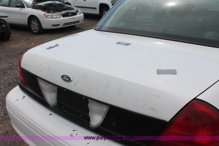 image for item D8221 2006 Ford Crown Victoria Police Interceptor