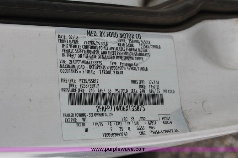 image for item D8221 2006 Ford Crown Victoria Police Interceptor