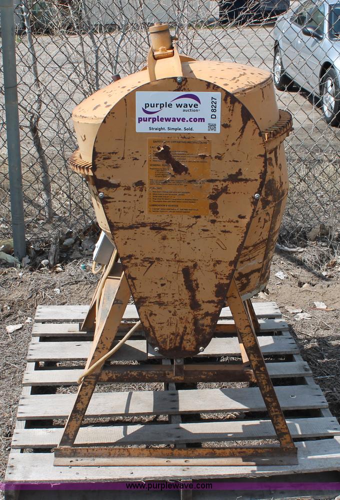 Gilson cement mixer in Wichita, KS Item D8227 sold Purple Wave