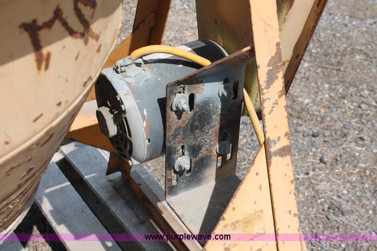 image for item D8227 Gilson cement mixer