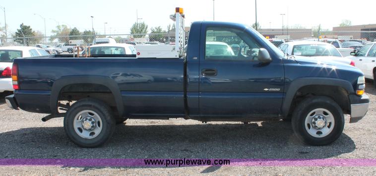 image for item D8231 2002 Chevrolet Silverado 2500 pickup truck