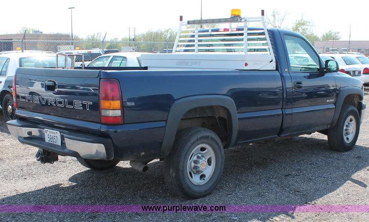 image for item D8231 2002 Chevrolet Silverado 2500 pickup truck