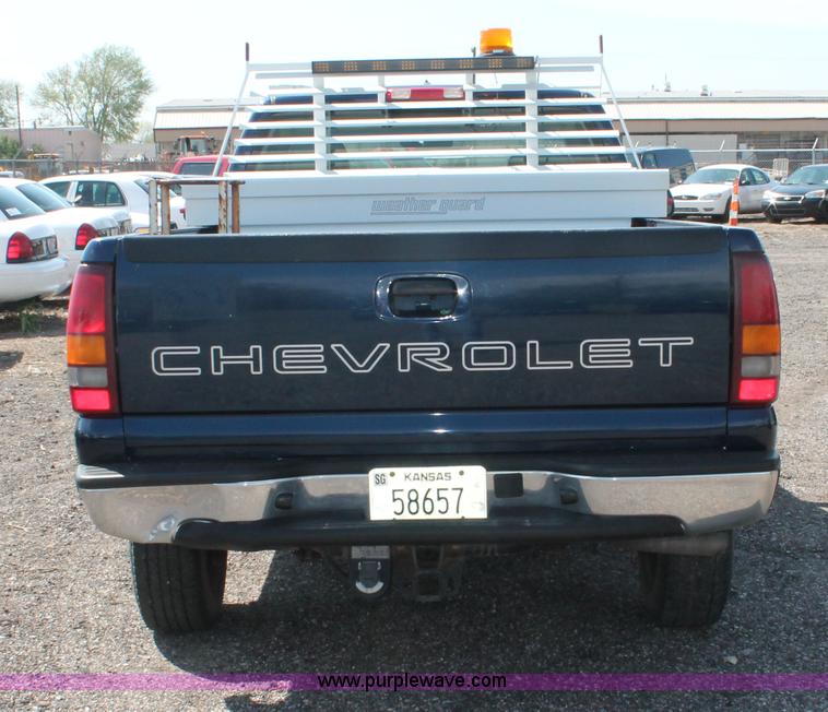 image for item D8231 2002 Chevrolet Silverado 2500 pickup truck