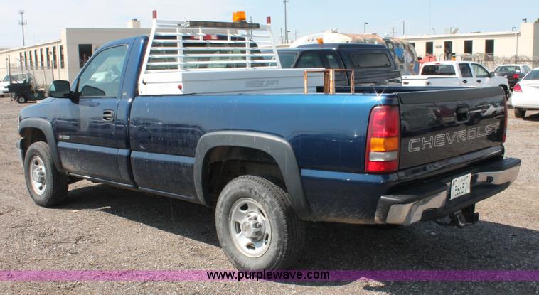 image for item D8231 2002 Chevrolet Silverado 2500 pickup truck