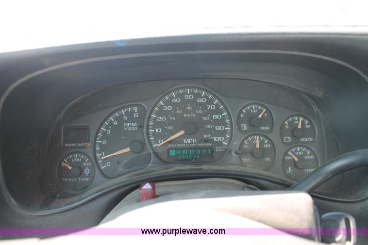 image for item D8231 2002 Chevrolet Silverado 2500 pickup truck