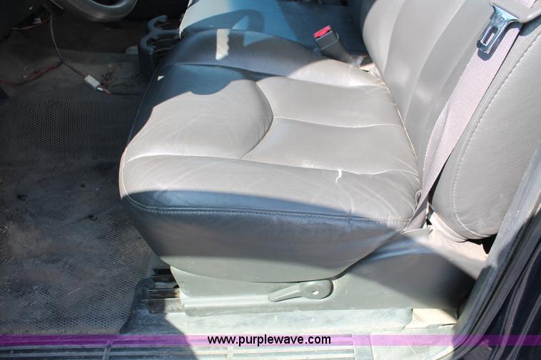 image for item D8231 2002 Chevrolet Silverado 2500 pickup truck