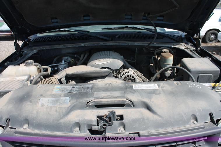 image for item D8231 2002 Chevrolet Silverado 2500 pickup truck