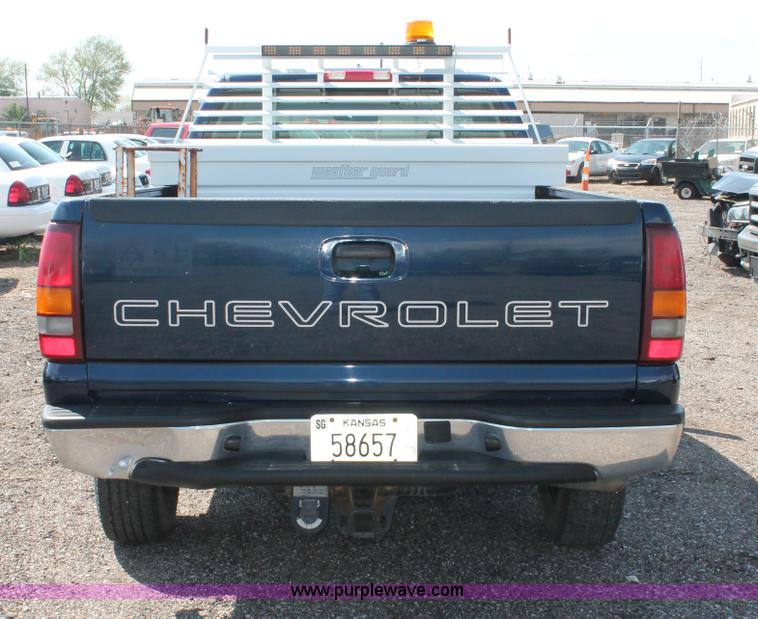 image for item D8231 2002 Chevrolet Silverado 2500 pickup truck