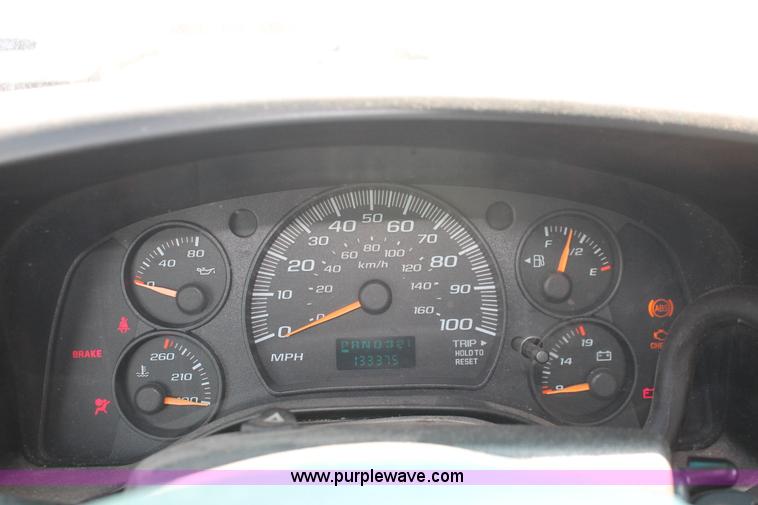 image for item D8232 2005 Chevrolet Express 2500 van