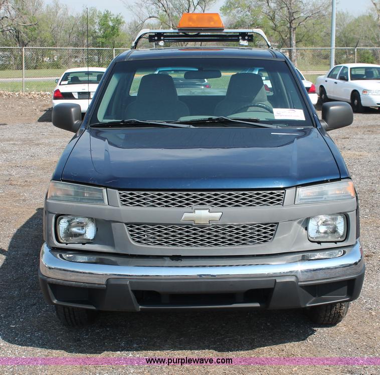 image for item D8236 2004 Chevrolet Colorado extended cab pickup truck