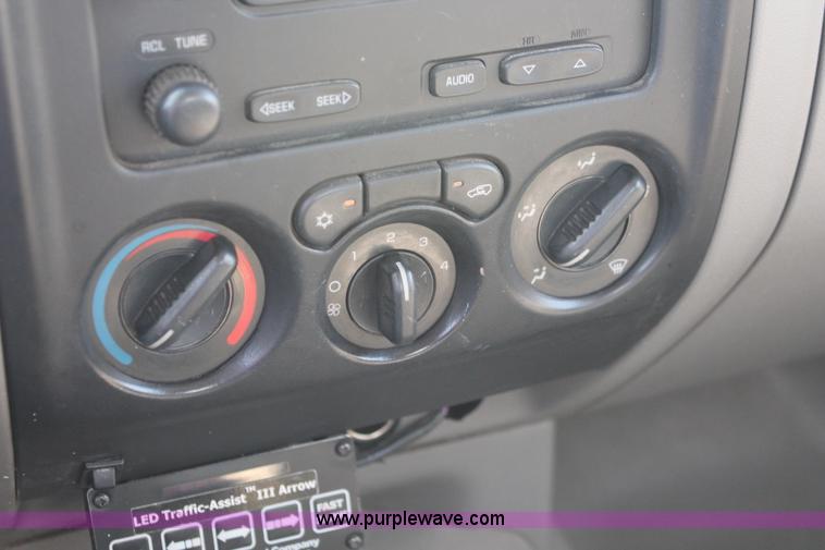 image for item D8236 2004 Chevrolet Colorado extended cab pickup truck