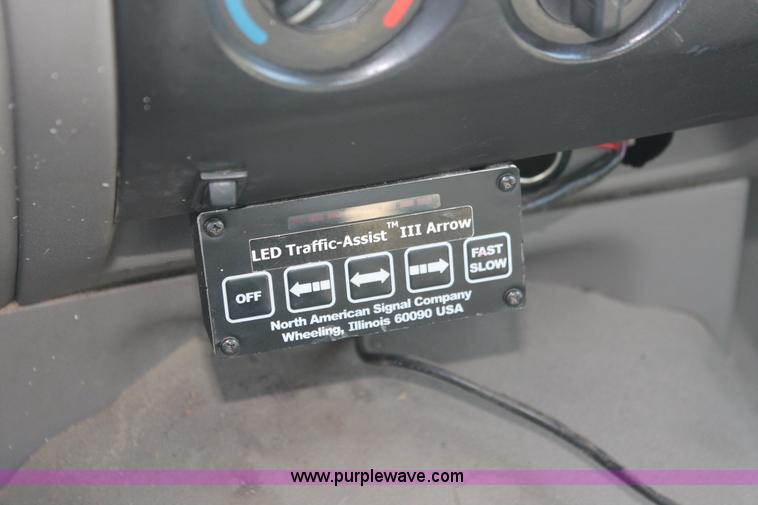 image for item D8236 2004 Chevrolet Colorado extended cab pickup truck