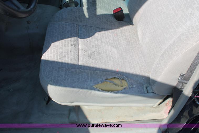 image for item D8236 2004 Chevrolet Colorado extended cab pickup truck