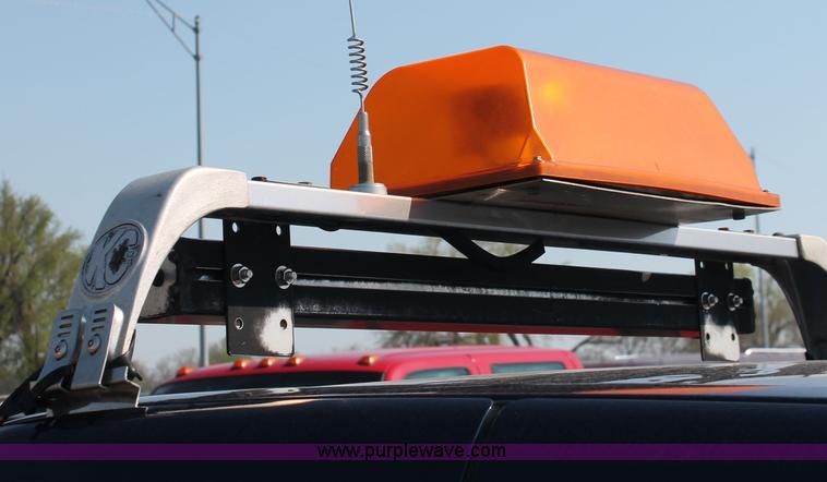 image for item D8236 2004 Chevrolet Colorado extended cab pickup truck