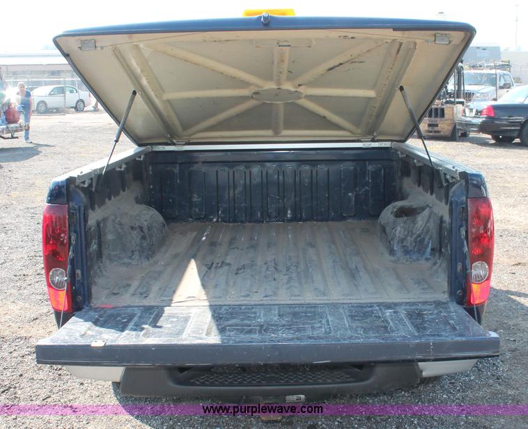 image for item D8236 2004 Chevrolet Colorado extended cab pickup truck
