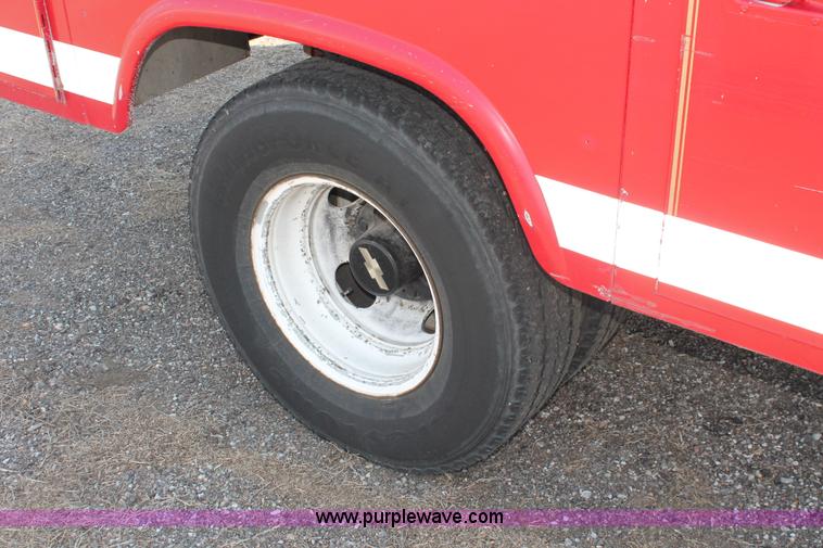 image for item D8237 1998 Chevrolet Cheyenne 3500 Crew Cab utility truck