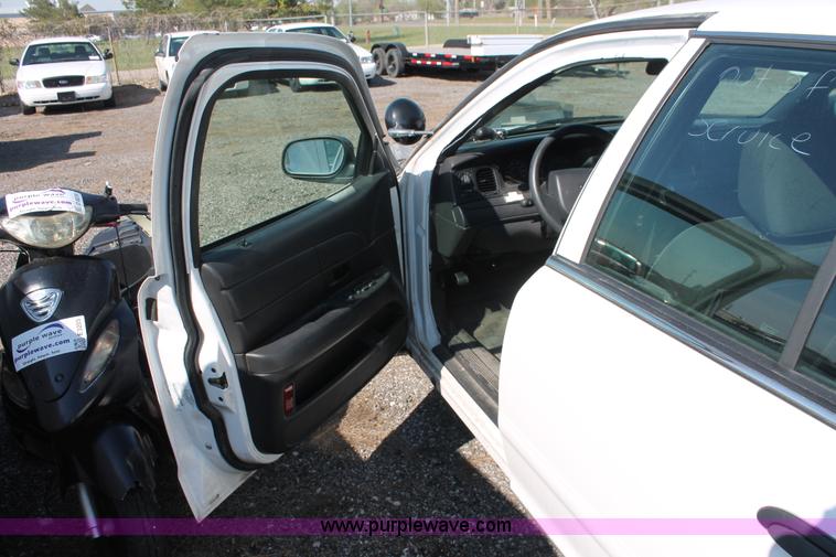 image for item D8238 2006 Ford Crown Victoria Police Interceptor