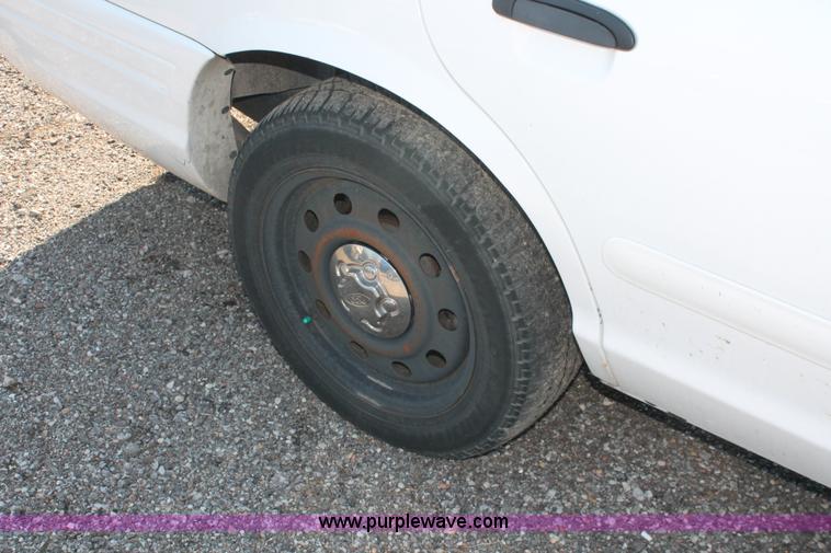 image for item D8238 2006 Ford Crown Victoria Police Interceptor