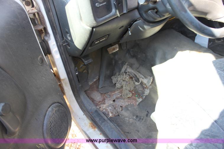 image for item D8240 2000 Chevrolet S10 pickup truck