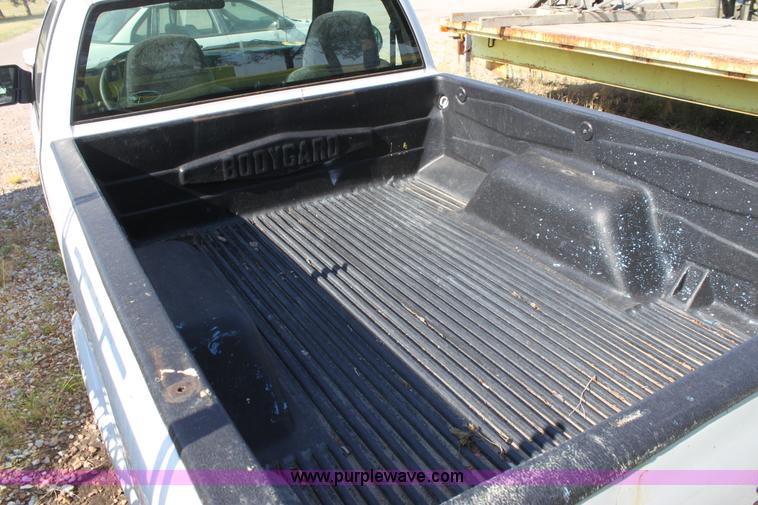 image for item D8240 2000 Chevrolet S10 pickup truck