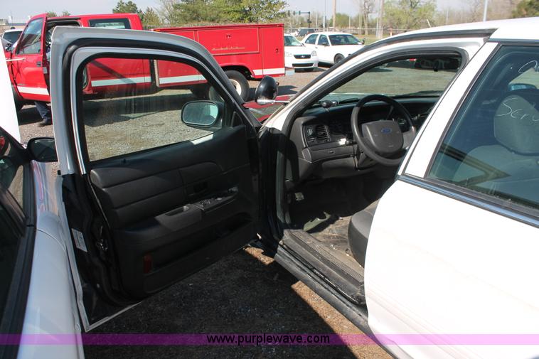 image for item D8241 2009 Ford Crown Victoria Police Interceptor