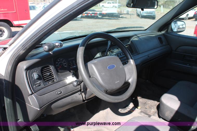 image for item D8241 2009 Ford Crown Victoria Police Interceptor