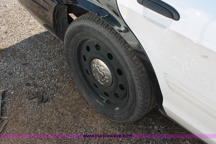 image for item D8241 2009 Ford Crown Victoria Police Interceptor