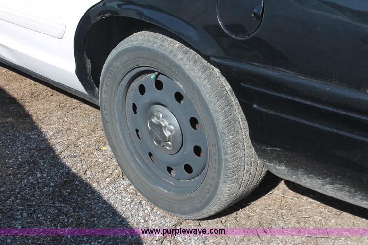 image for item D8241 2009 Ford Crown Victoria Police Interceptor