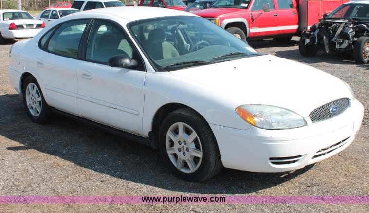 image for item D8242 2006 Ford Taurus SE
