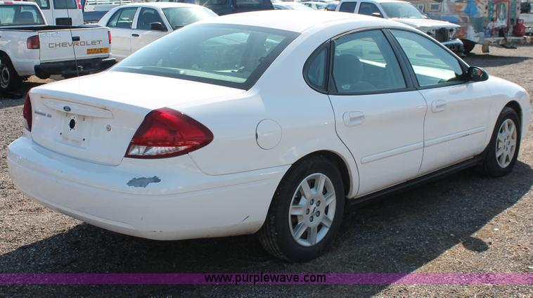 image for item D8242 2006 Ford Taurus SE