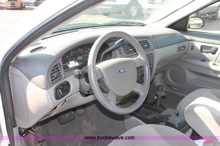 image for item D8242 2006 Ford Taurus SE