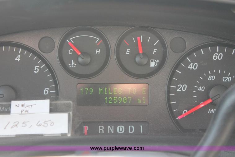 image for item D8242 2006 Ford Taurus SE